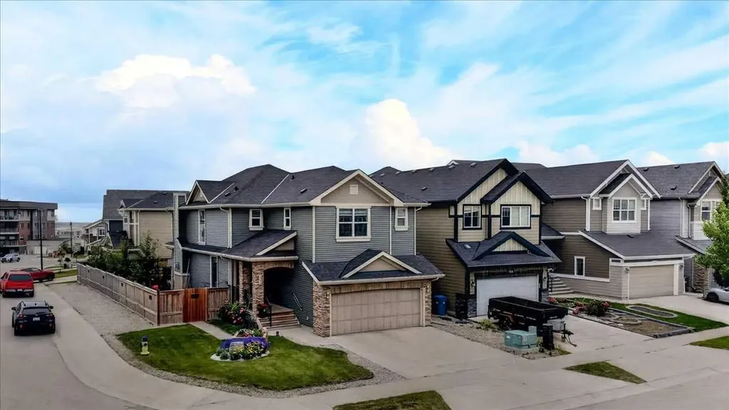 546 Sherwood Boulevard NW Calgary AB T3R 0R7