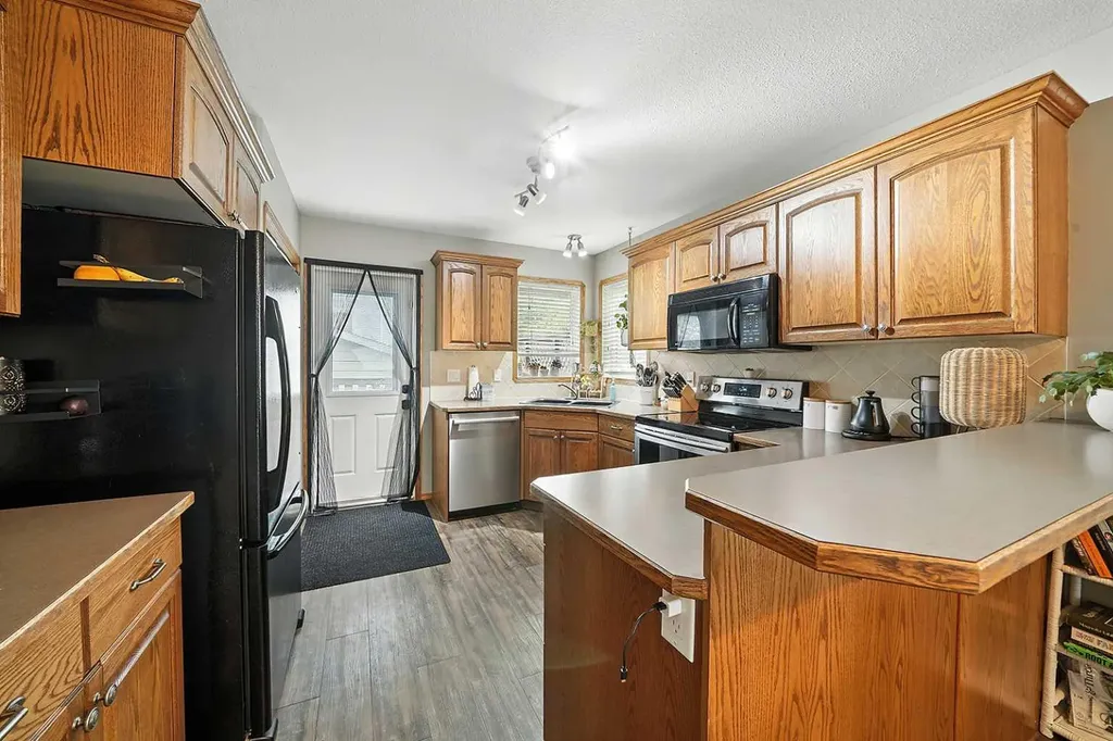 23 Dubois Crescent Red Deer AB T4R 3H8