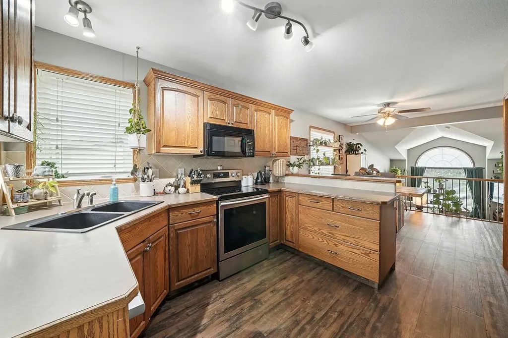 23 Dubois Crescent Red Deer AB T4R 3H8