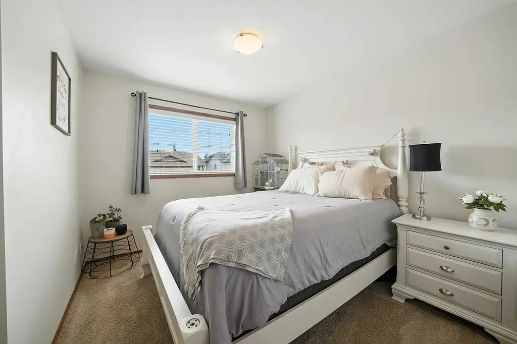 23 Dubois Crescent Red Deer AB T4R 3H8