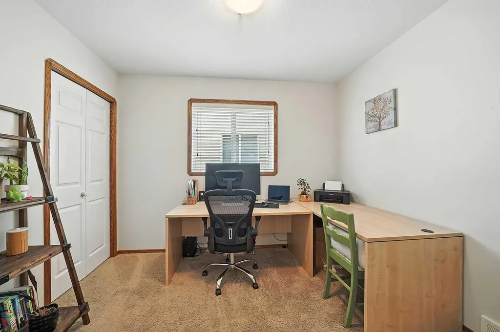 23 Dubois Crescent Red Deer AB T4R 3H8