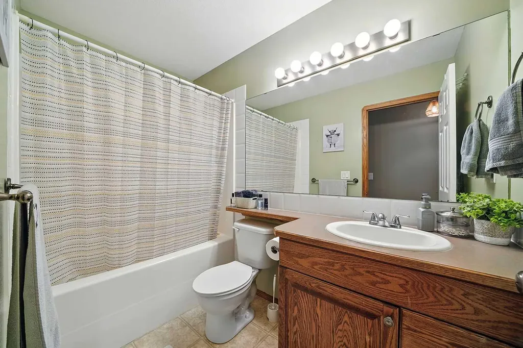 23 Dubois Crescent Red Deer AB T4R 3H8