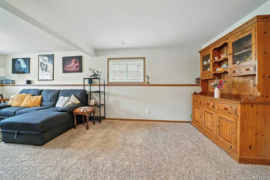 23 Dubois Crescent Red Deer AB T4R 3H8