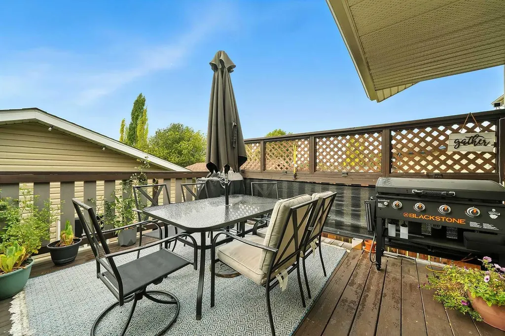 23 Dubois Crescent Red Deer AB T4R 3H8