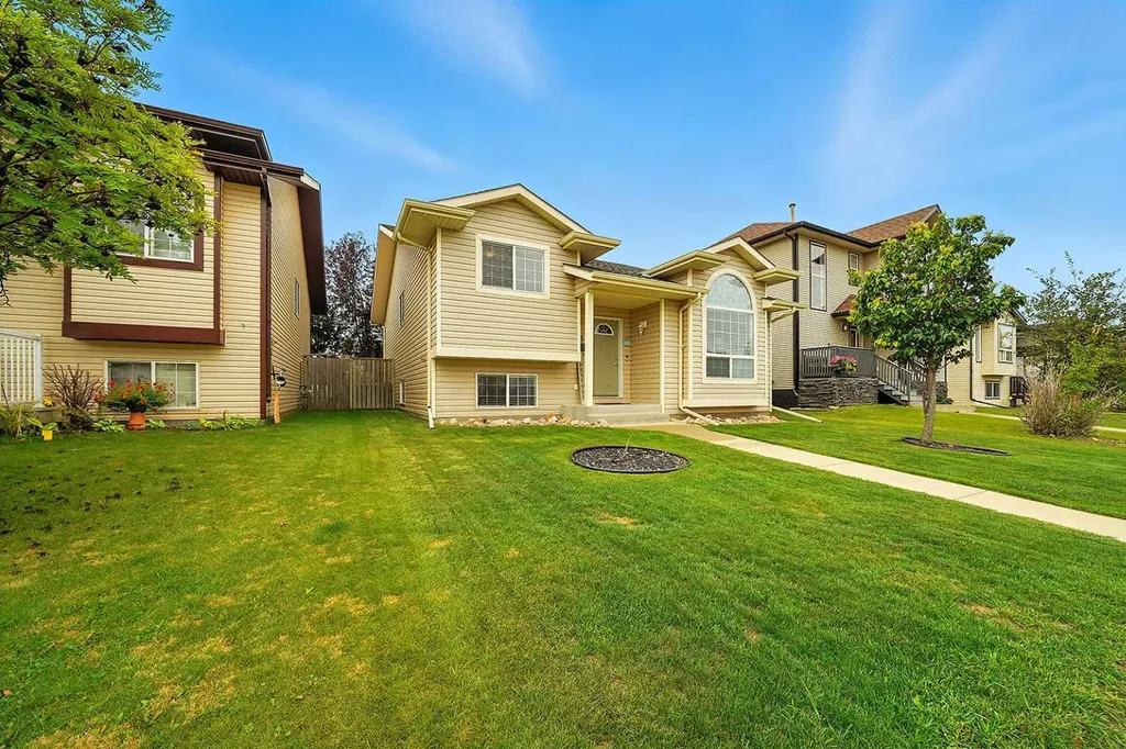 23 Dubois Crescent Red Deer AB T4R 3H8