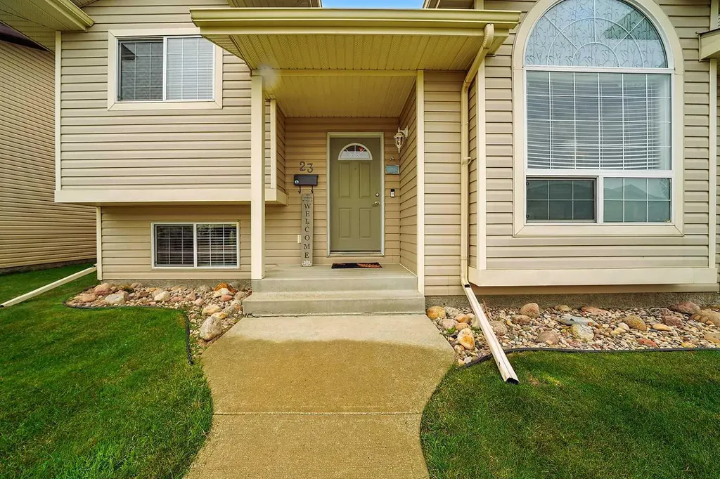 23 Dubois Crescent Red Deer AB T4R 3H8