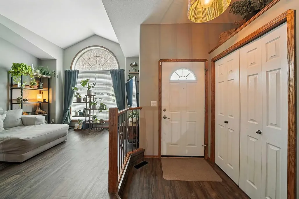 23 Dubois Crescent Red Deer AB T4R 3H8