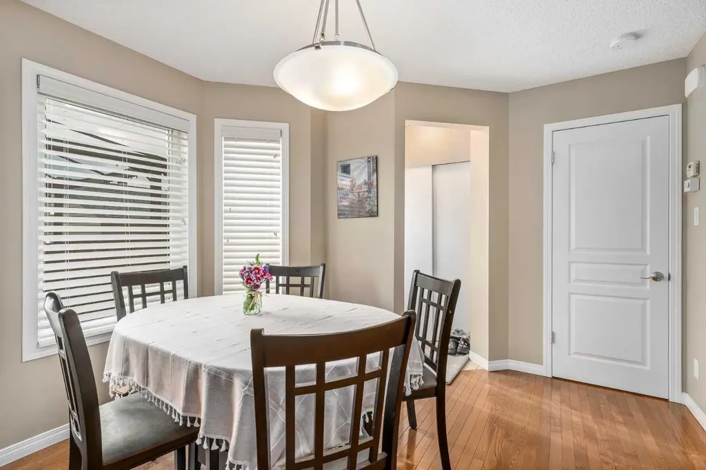 240 Elgin Meadows Gardens SE Calgary AB T2Z 0M4
