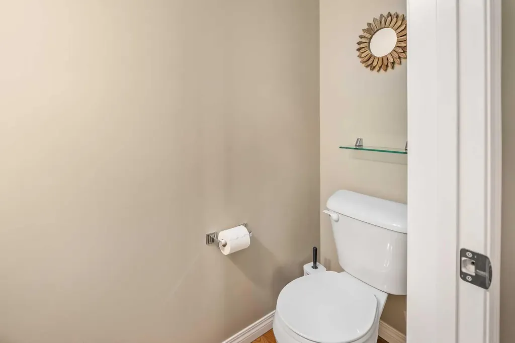 240 Elgin Meadows Gardens SE Calgary AB T2Z 0M4