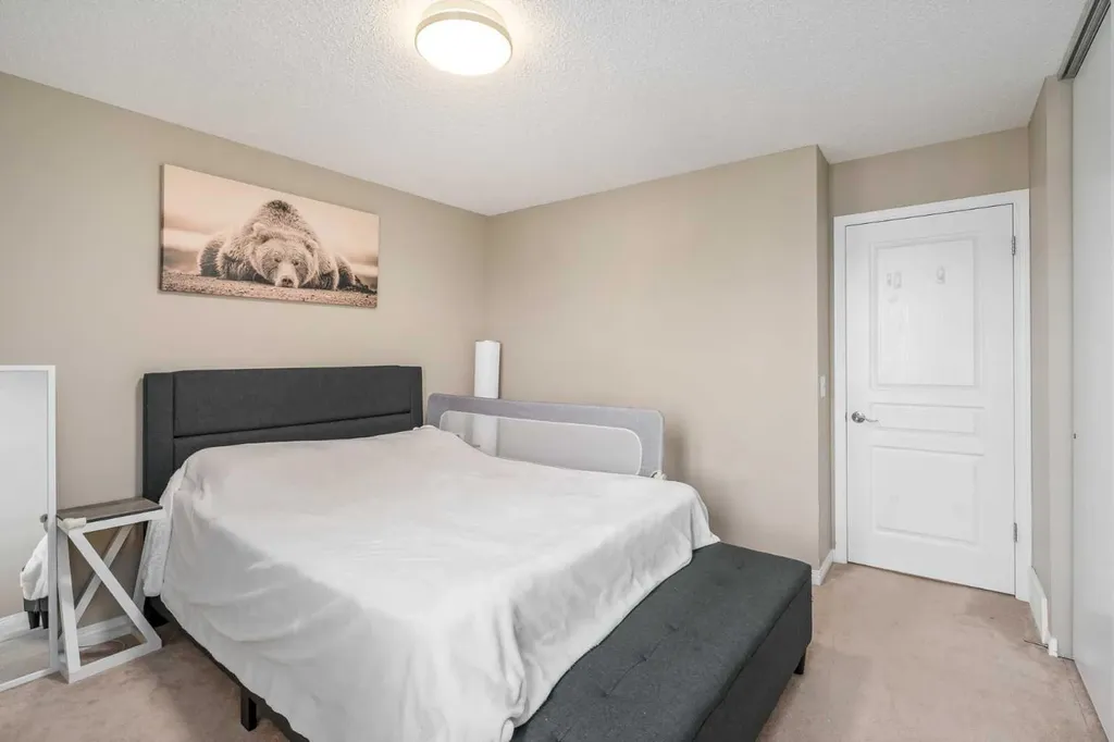 240 Elgin Meadows Gardens SE Calgary AB T2Z 0M4