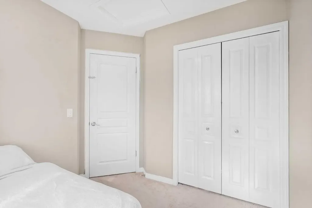 240 Elgin Meadows Gardens SE Calgary AB T2Z 0M4