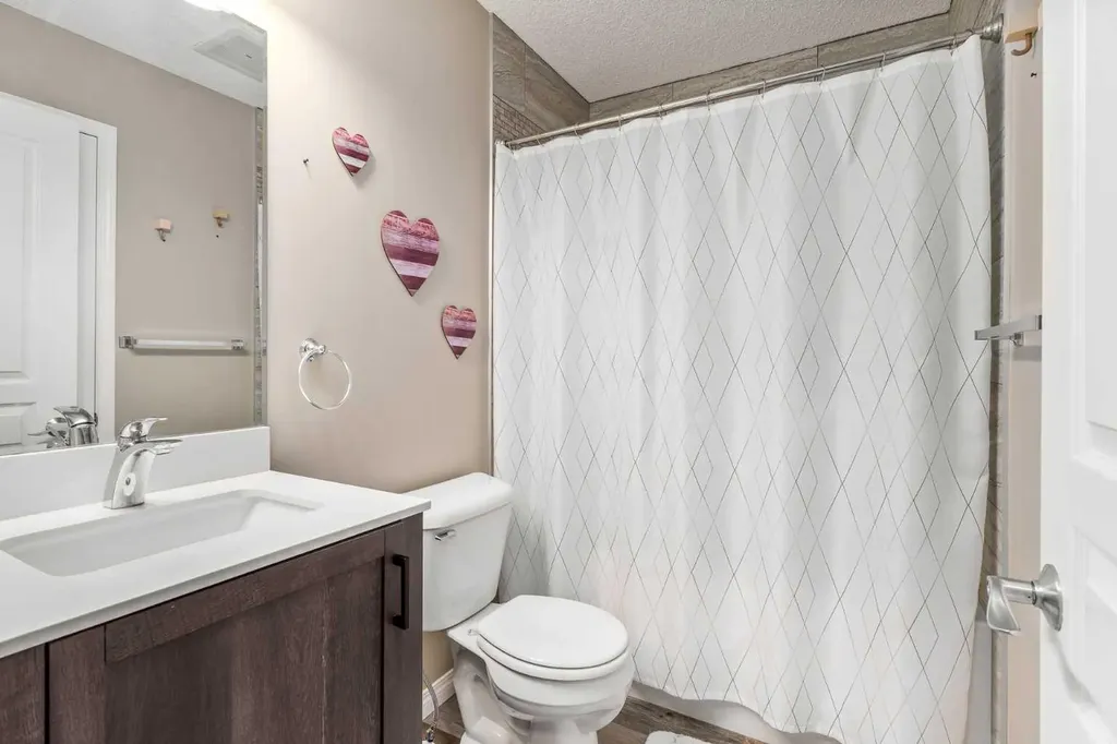 240 Elgin Meadows Gardens SE Calgary AB T2Z 0M4