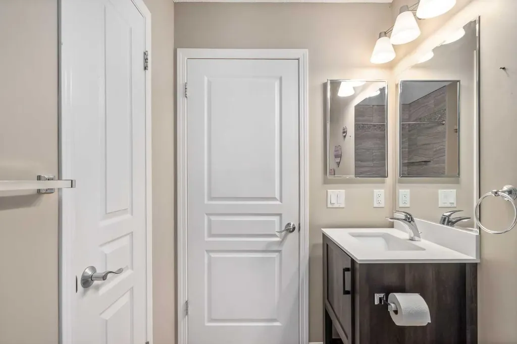 240 Elgin Meadows Gardens SE Calgary AB T2Z 0M4