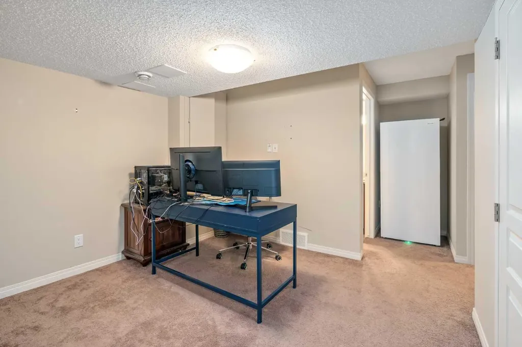 240 Elgin Meadows Gardens SE Calgary AB T2Z 0M4