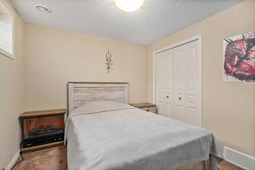 240 Elgin Meadows Gardens SE Calgary AB T2Z 0M4