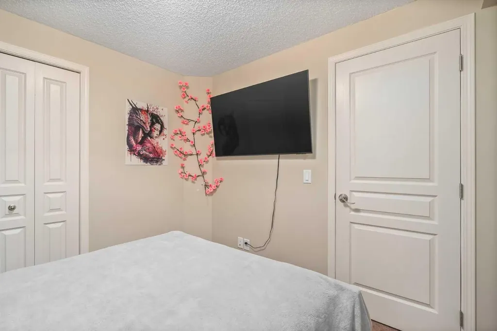 240 Elgin Meadows Gardens SE Calgary AB T2Z 0M4