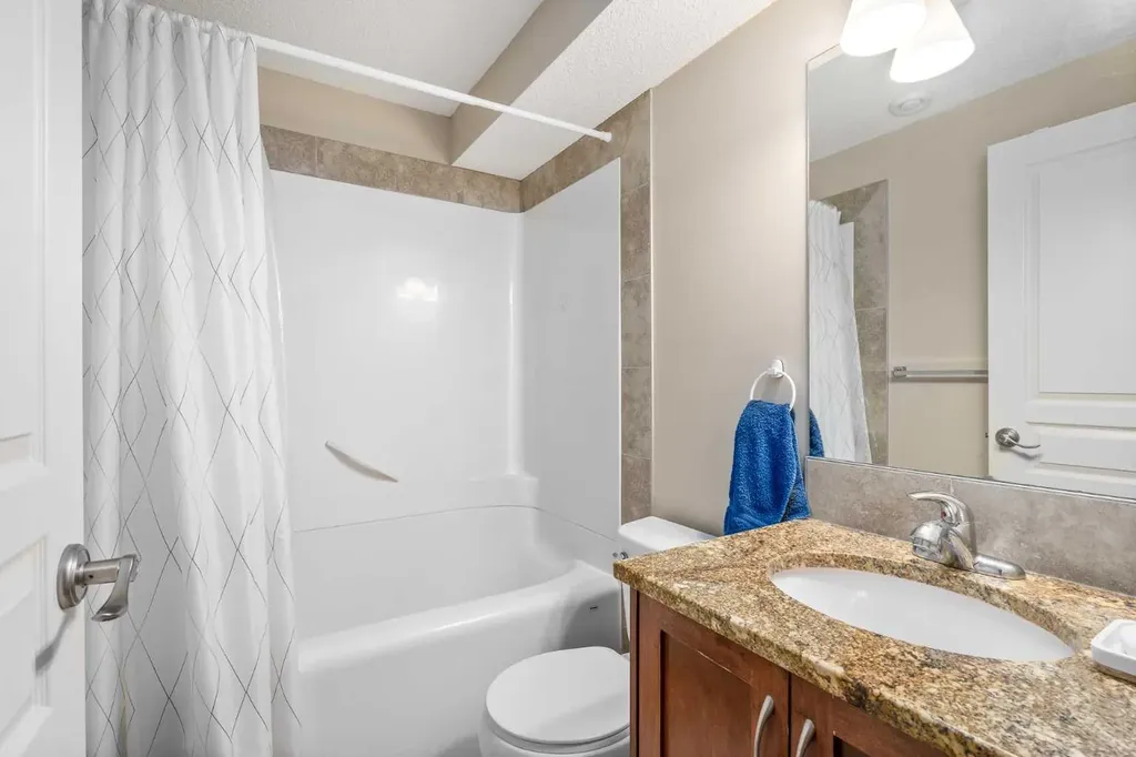 240 Elgin Meadows Gardens SE Calgary AB T2Z 0M4