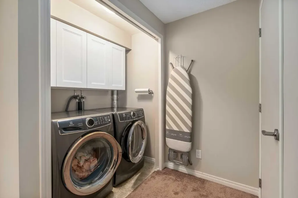 240 Elgin Meadows Gardens SE Calgary AB T2Z 0M4