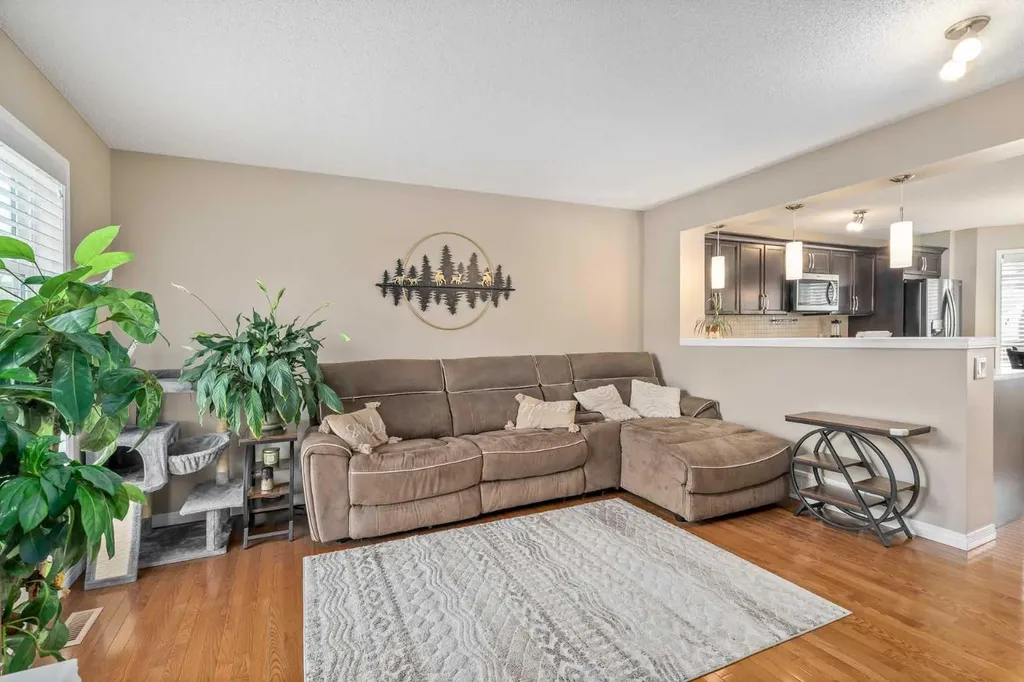 240 Elgin Meadows Gardens SE Calgary AB T2Z 0M4