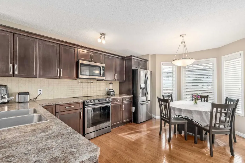 240 Elgin Meadows Gardens SE Calgary AB T2Z 0M4