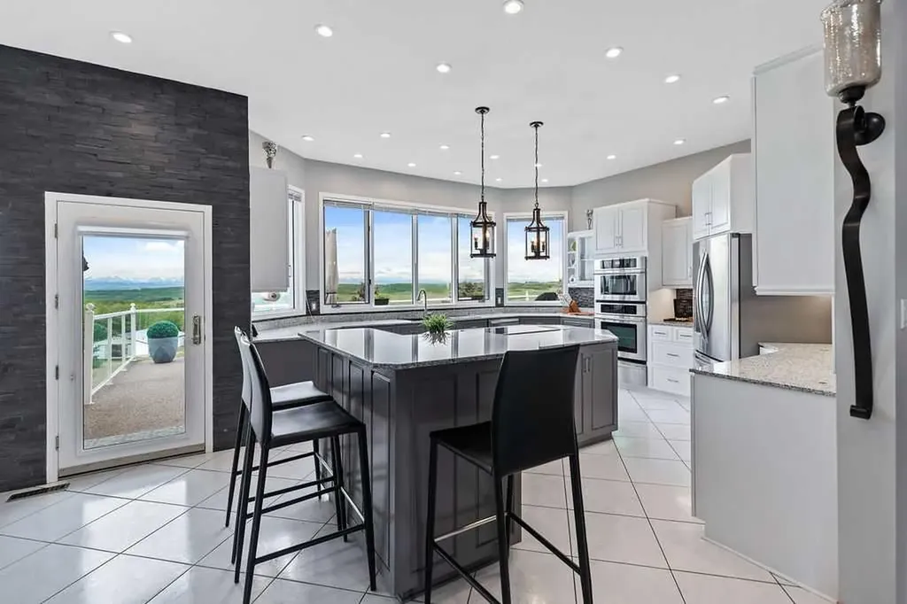 112067 292 Avenue W Rural Foothills County AB T1S 3C6