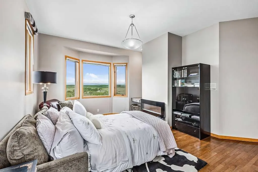112067 292 Avenue W Rural Foothills County AB T1S 3C6