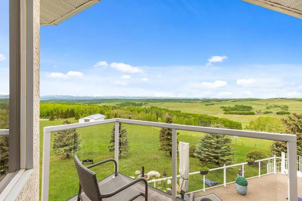 112067 292 Avenue W Rural Foothills County AB T1S 3C6