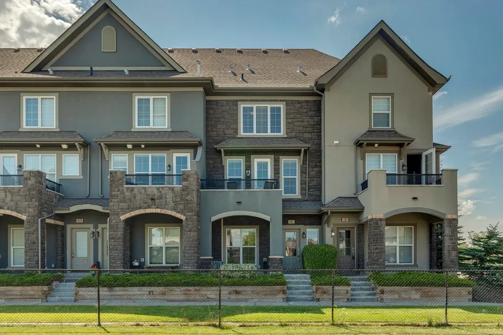 6 Quarry Lane SE Calgary AB T2C 5N4