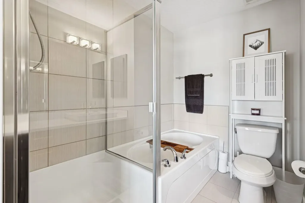 6 Quarry Lane SE Calgary AB T2C 5N4