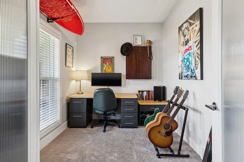6 Quarry Lane SE Calgary AB T2C 5N4
