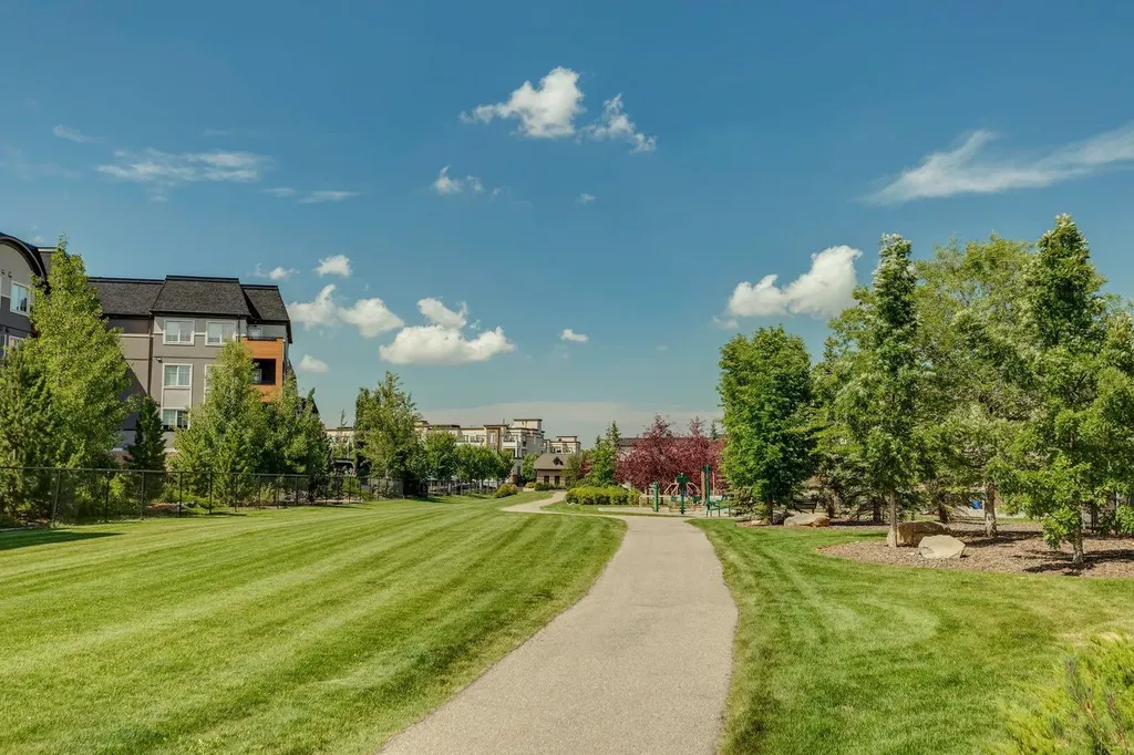 6 Quarry Lane SE Calgary AB T2C 5N4