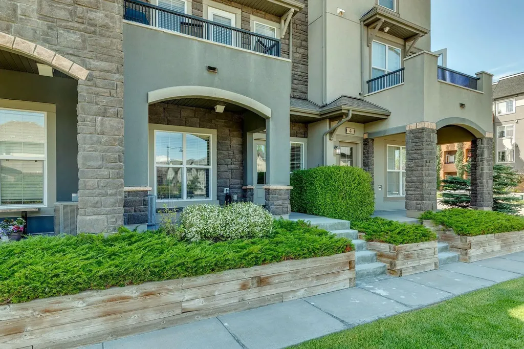 6 Quarry Lane SE Calgary AB T2C 5N4