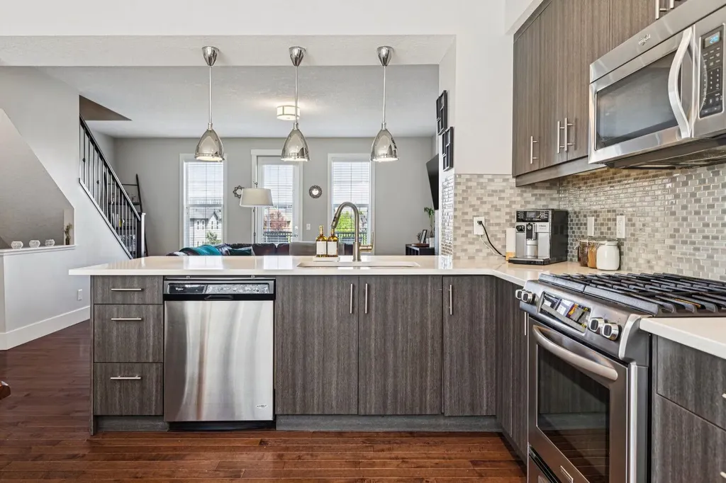 6 Quarry Lane SE Calgary AB T2C 5N4