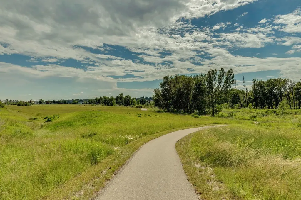 6 Quarry Lane SE Calgary AB T2C 5N4