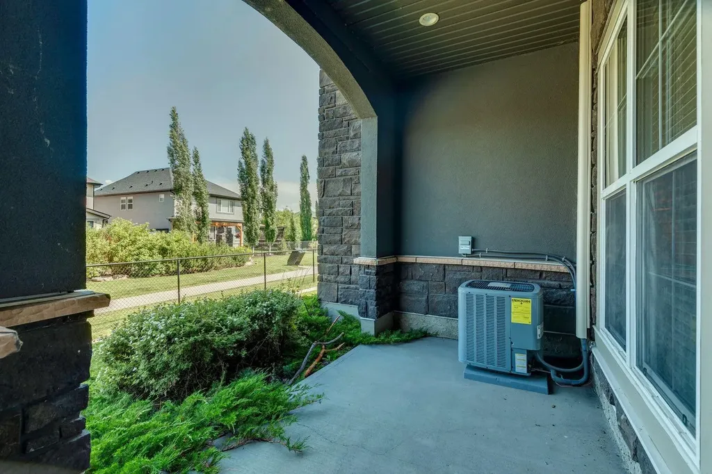 6 Quarry Lane SE Calgary AB T2C 5N4
