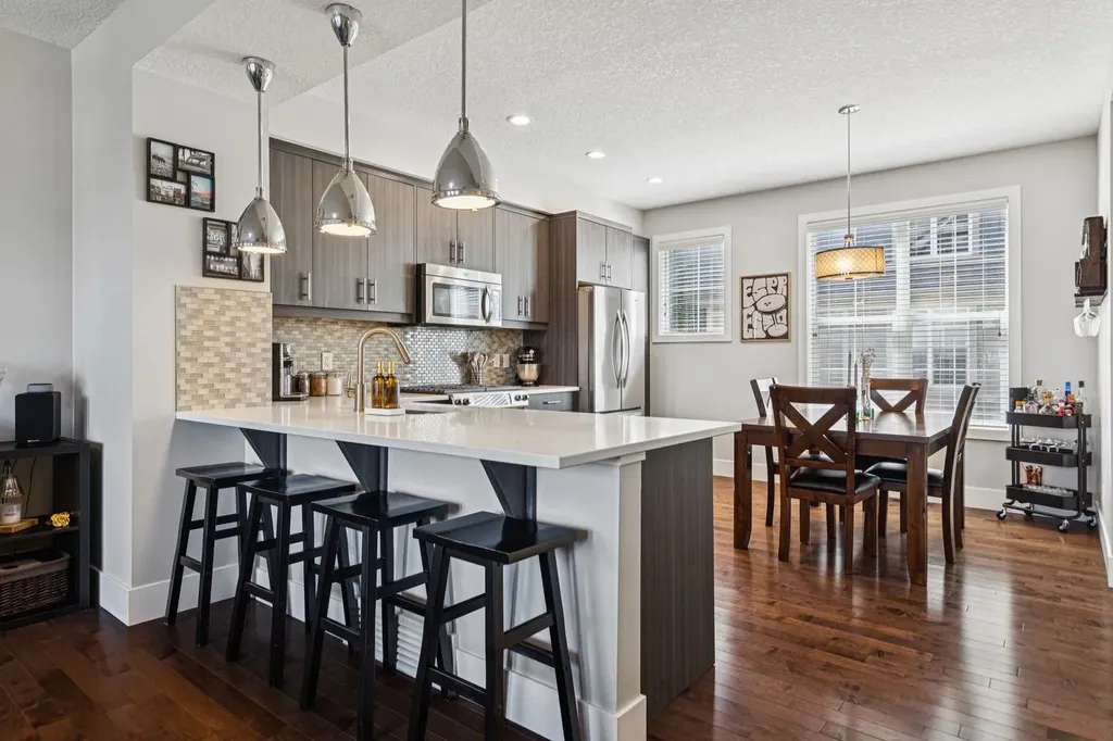 6 Quarry Lane SE Calgary AB T2C 5N4