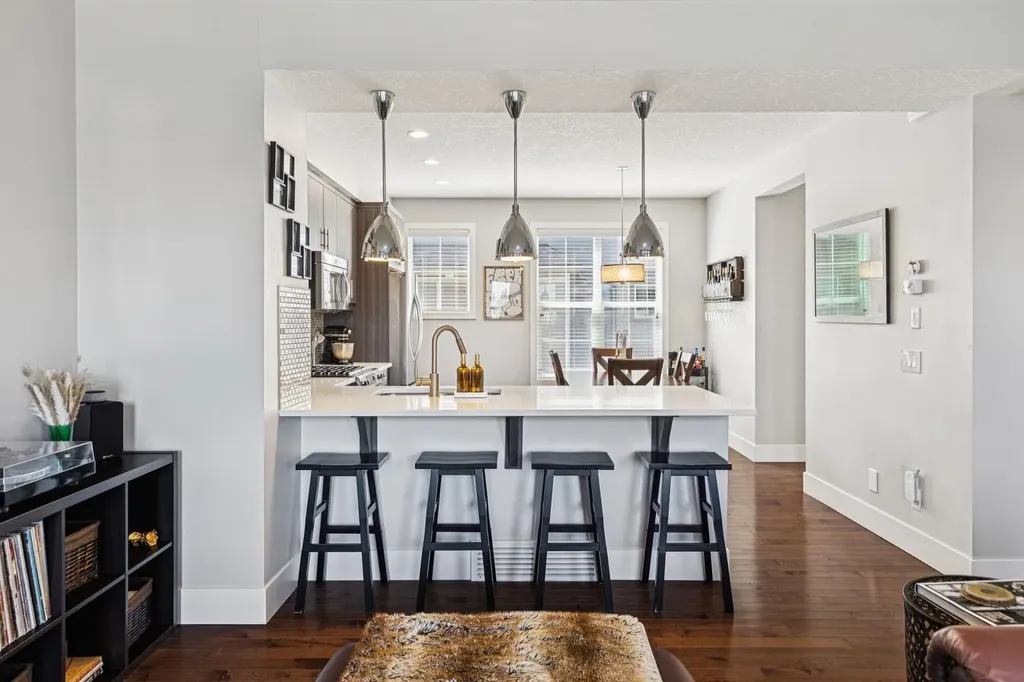 6 Quarry Lane SE Calgary AB T2C 5N4