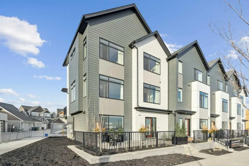171 Dieppe Drive SW Calgary AB T3E 8H6