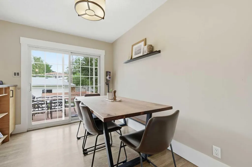 2828 45 Street SW Calgary AB T3E 3T4
