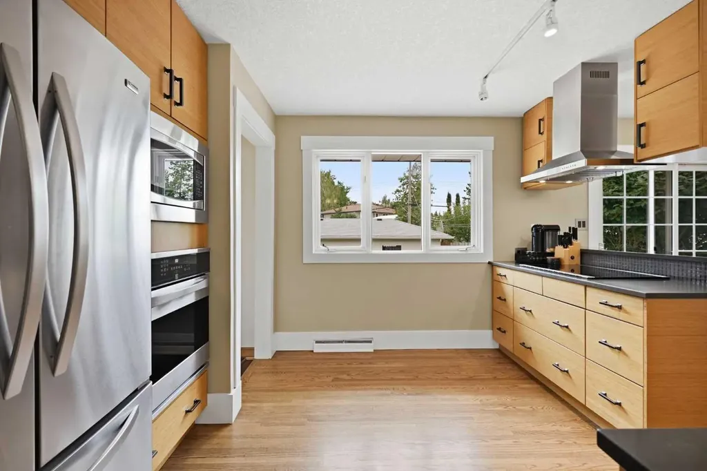 2828 45 Street SW Calgary AB T3E 3T4