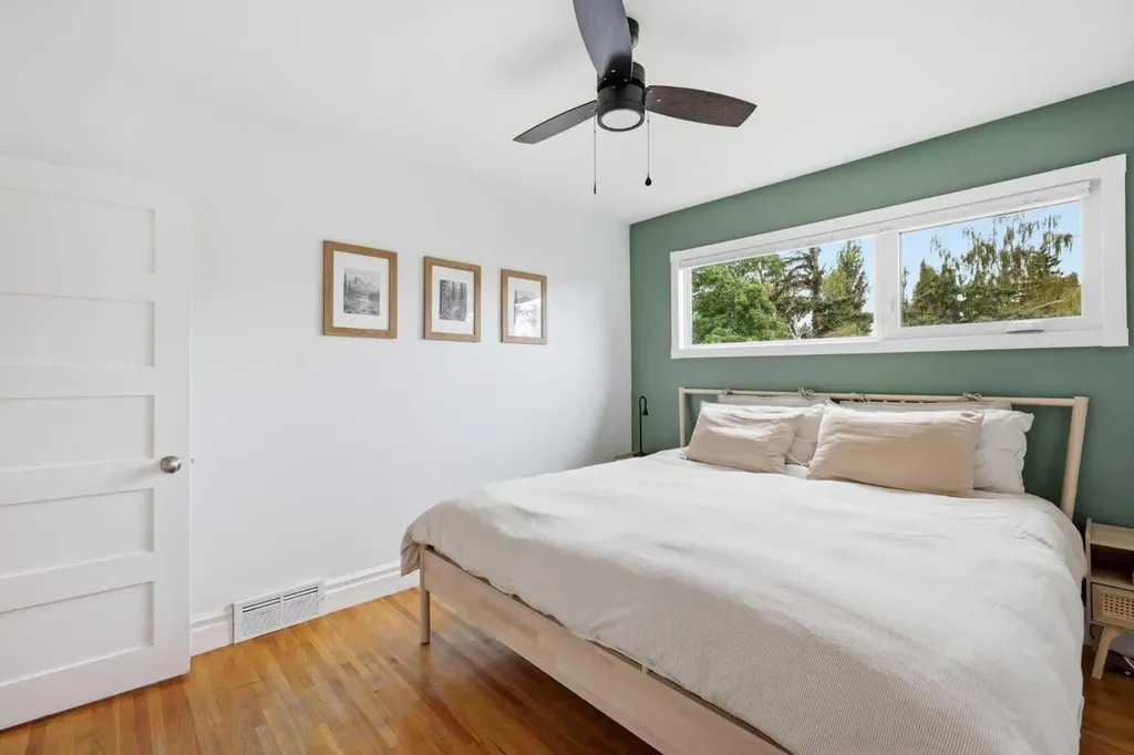 2828 45 Street SW Calgary AB T3E 3T4