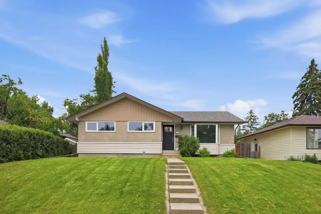 2828 45 Street SW Calgary AB T3E 3T4
