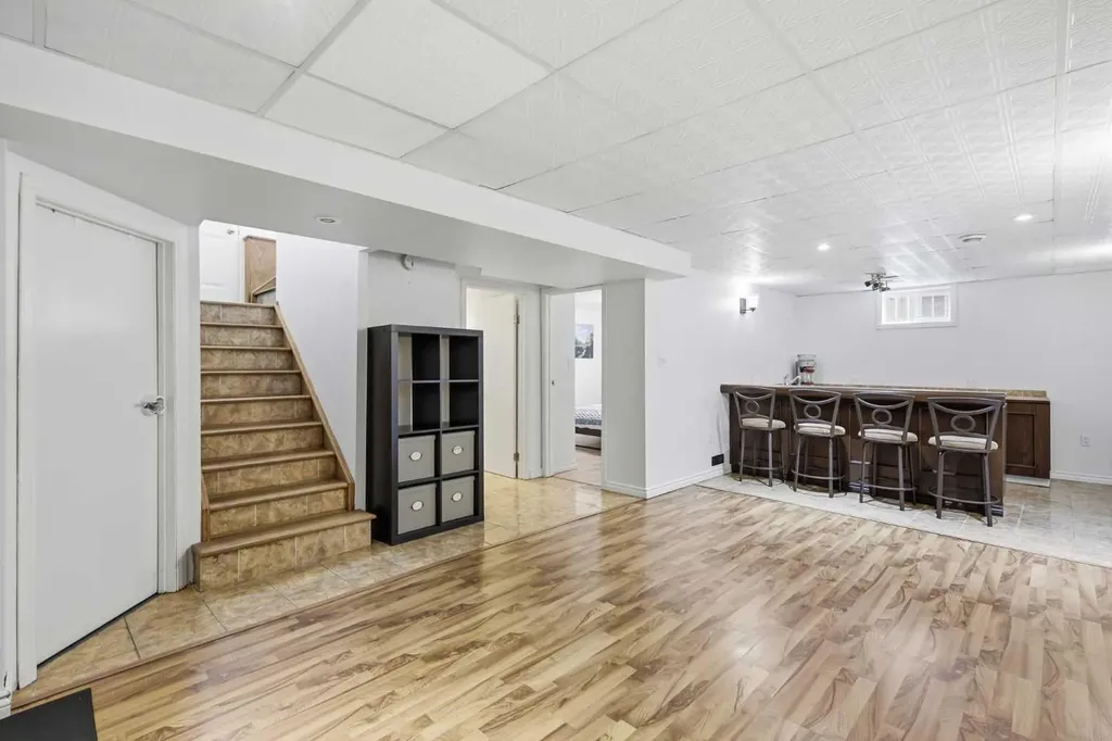 2828 45 Street SW Calgary AB T3E 3T4