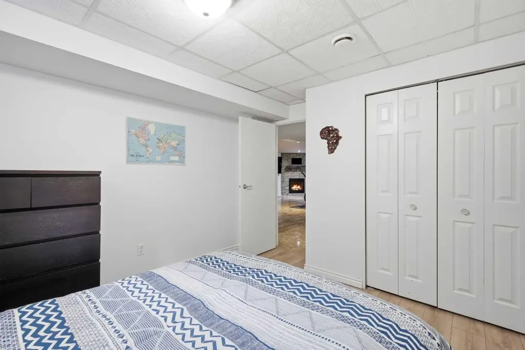 2828 45 Street SW Calgary AB T3E 3T4