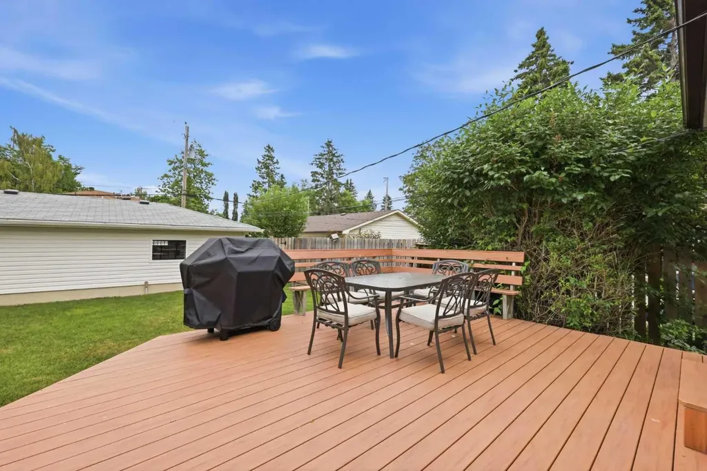 2828 45 Street SW Calgary AB T3E 3T4