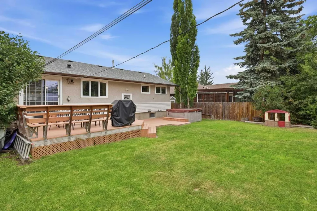 2828 45 Street SW Calgary AB T3E 3T4