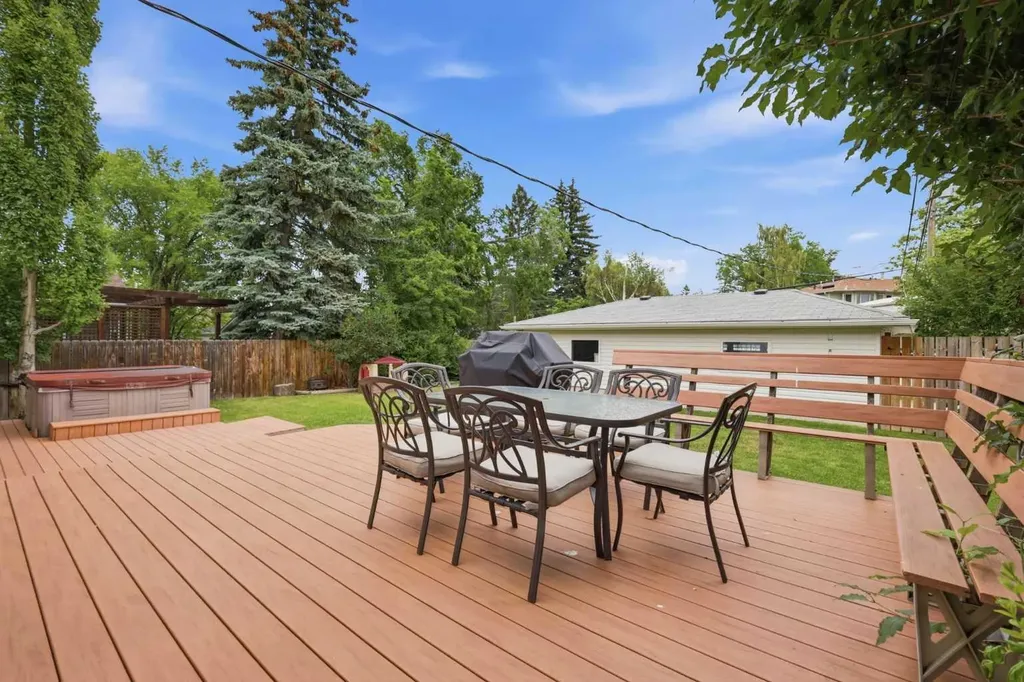 2828 45 Street SW Calgary AB T3E 3T4