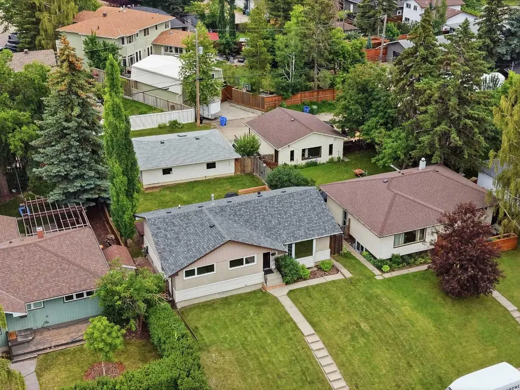 2828 45 Street SW Calgary AB T3E 3T4
