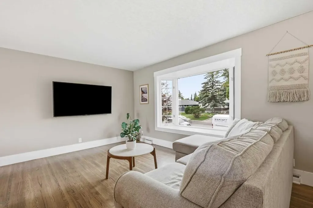 2828 45 Street SW Calgary AB T3E 3T4