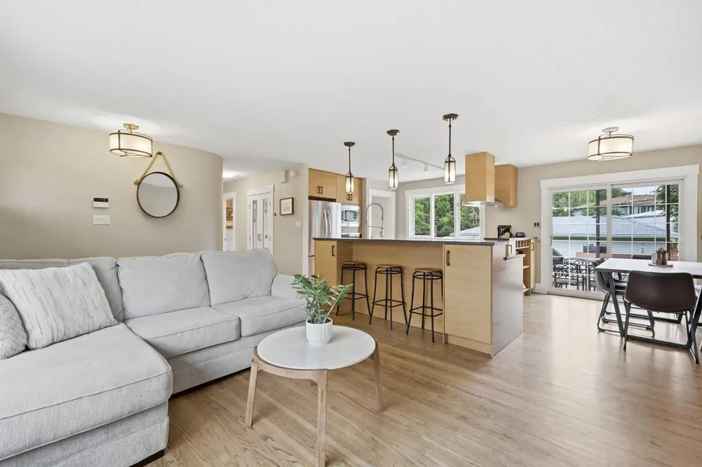 2828 45 Street SW Calgary AB T3E 3T4